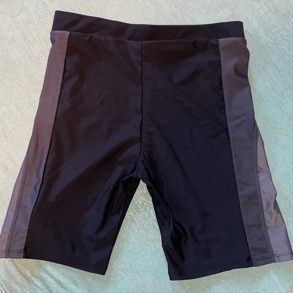 Women’s swim or athletic trunks size M black with gray on sides. New. Quick dry - Picture 7 of 11